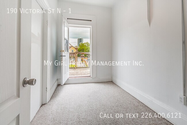 Photo du bâtiment - 190 Victoria St N