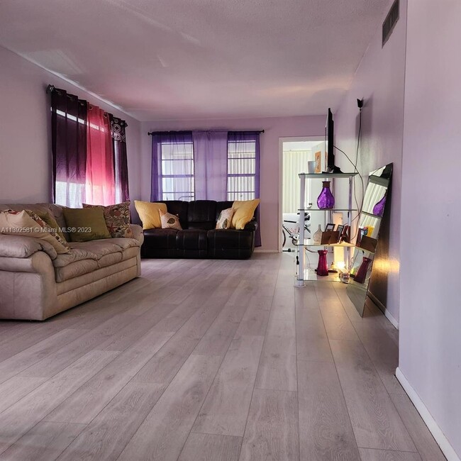 Foto del edificio - 1380 NW 43 Terrace