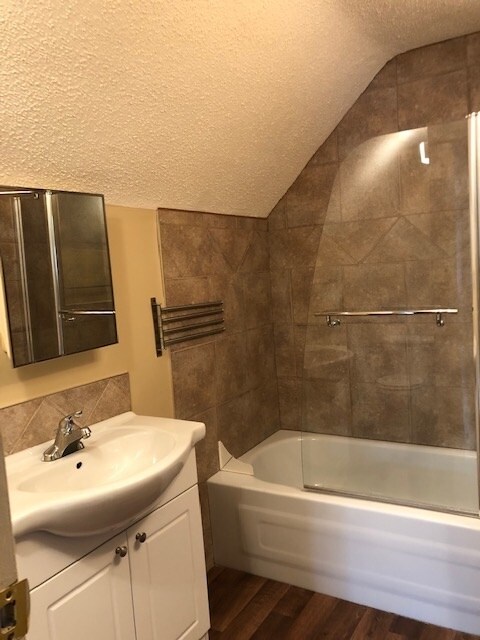 Photo du bâtiment - 3 Bed 2 Bath Unit in Edmonton, AB