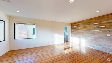Building Photo - 122 N Harper Ave
