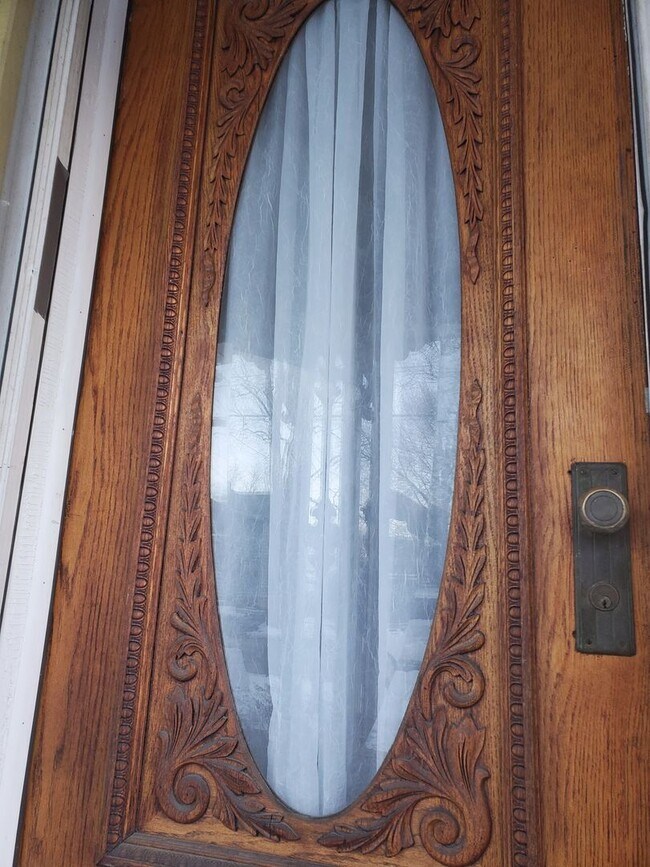 Foto del edificio - Well updated 3br with full laundry  Huge g...