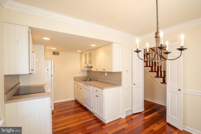 Building Photo - 25 N Buck Ln