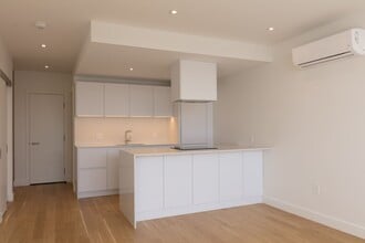 Building Photo - 3010 Av. Van Horne