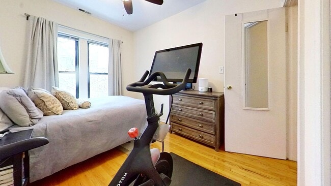 Foto del edificio - Second Floor North Center One Bedroom