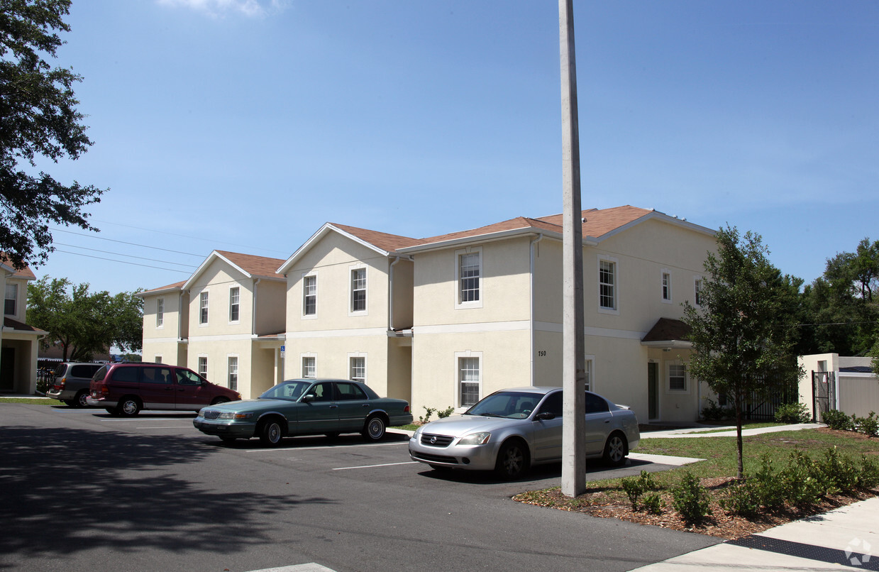 Building Photo - 750 E Waters Ave