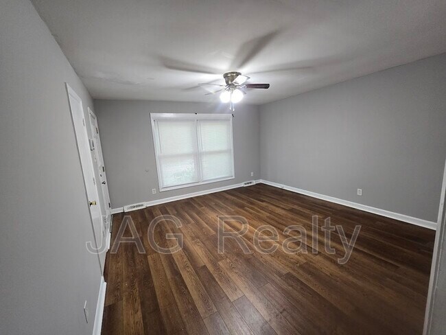 Building Photo - 841 Carrington Dr