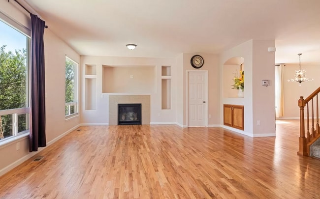 Photo - 1395 E 100th Ln House