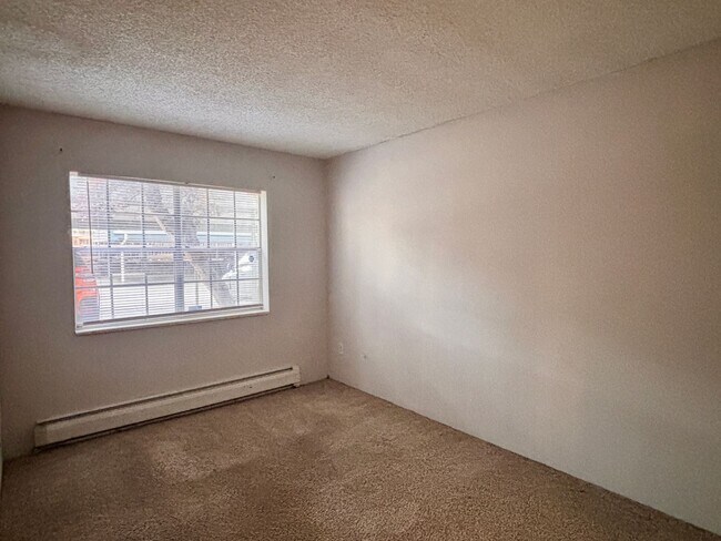 Foto del edificio - Spacious 2-Bedroom Condo in Denver's Monaco Lakes Community | $1,295/mo