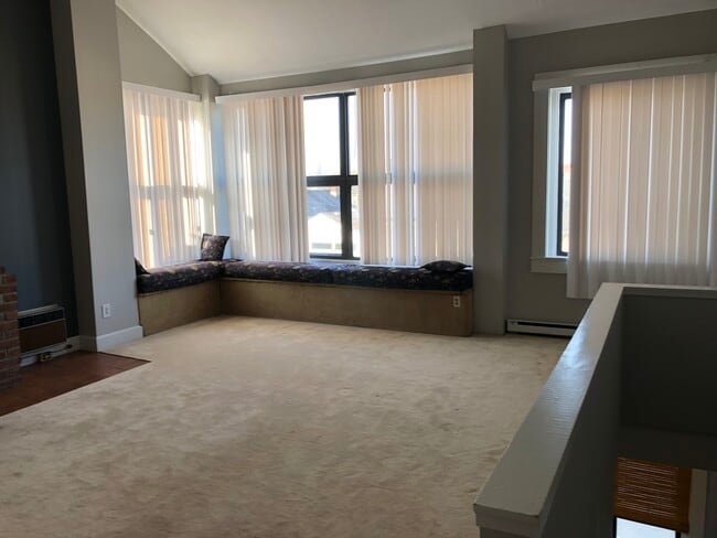 West Facing Great Room with Great Natural Light, Window Seats, LBFT and 15’ Ceiling - 367 Lehigh Ave