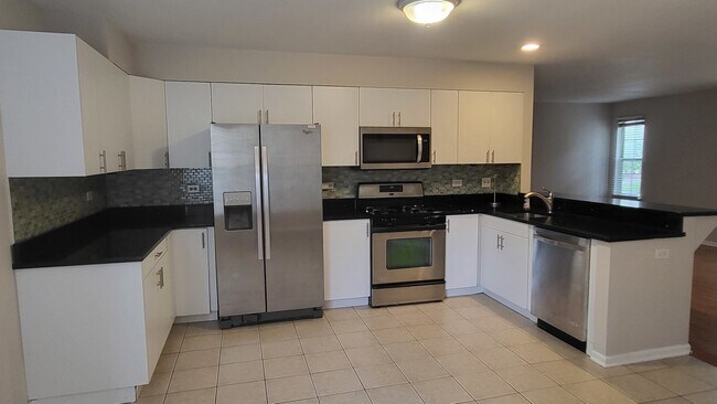 Foto del edificio - 243 Old Oak Ct W
