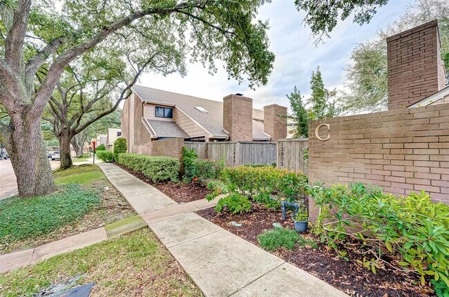 Foto del edificio - 13922 Hollowgreen Dr