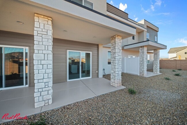 Building Photo - 1037 E Malibu Ln