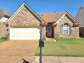 Building Photo - 4852 Ashcroft Dr