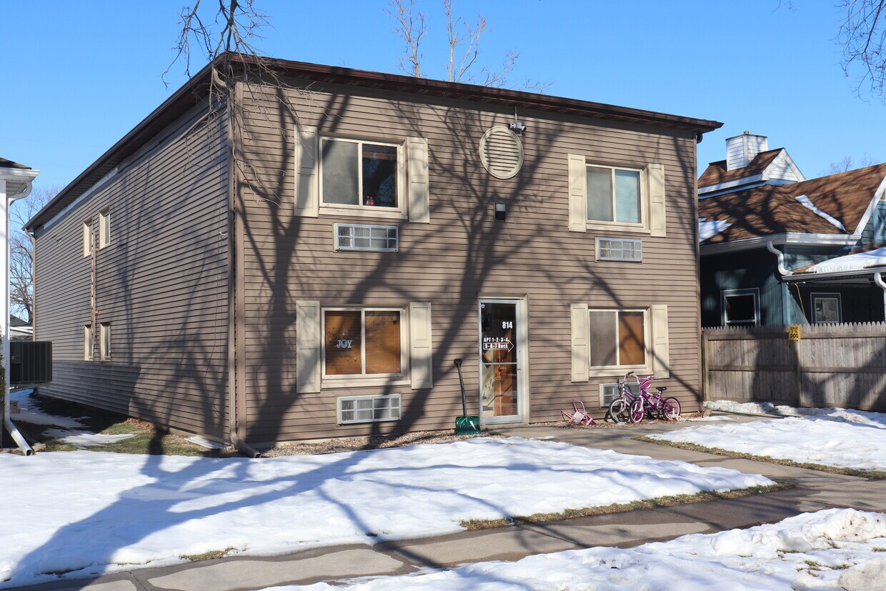 Foto principal - 814 3rd Ave SW