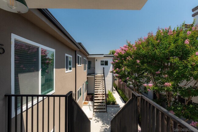 Foto del edificio - 3204 Collier Ave