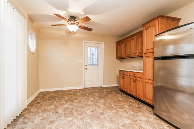 Foto del edificio - 839 Middle Dr