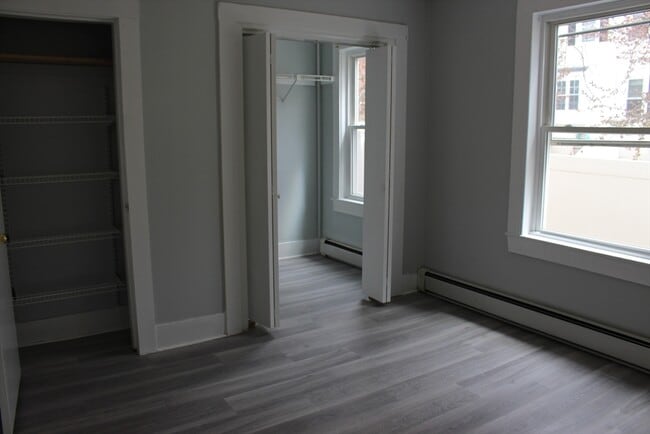 Building Photo - 74 Crescent St