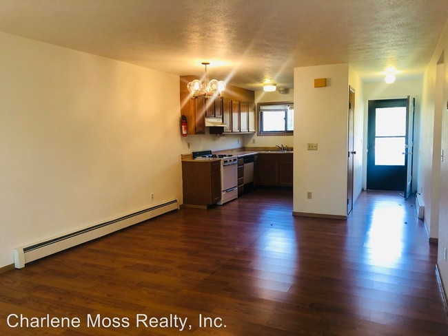 Building Photo - 451 S Willow Ln
