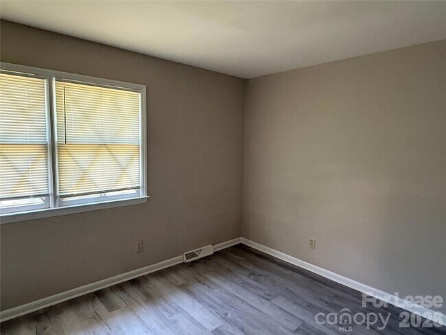 Foto del edificio - 524 Echodale Dr