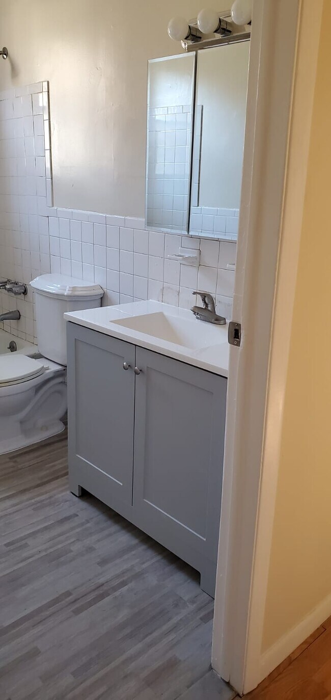 Foto del edificio - 60 Donna Dr