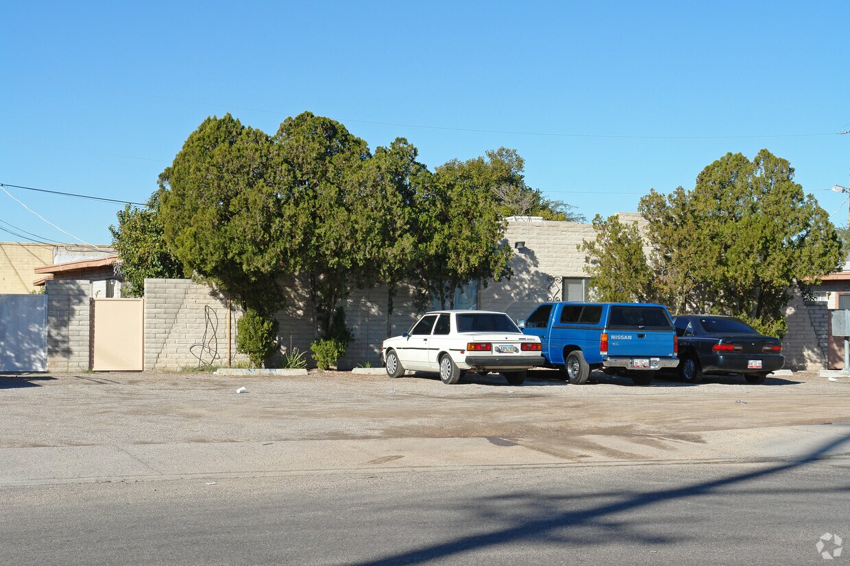 Building Photo - Rosemont 4Plex