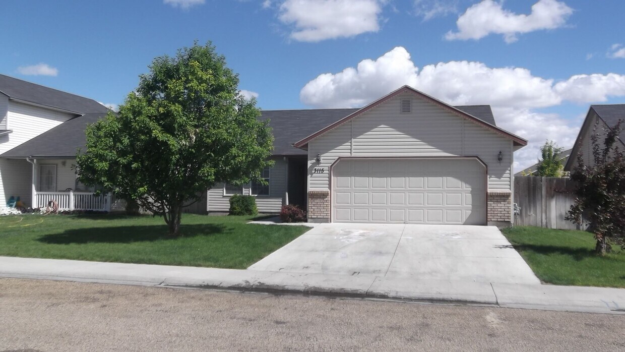 Foto principal - 3 Bedroom Caldwell home