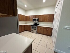 Building Photo - 4910 SW 17th Pl