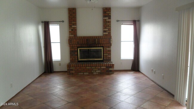 Building Photo - 4 Bedroom