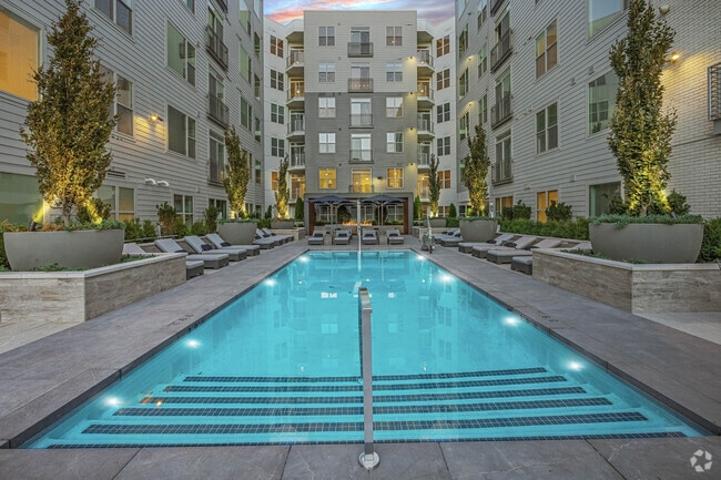 Building Photo - Hanover Everett