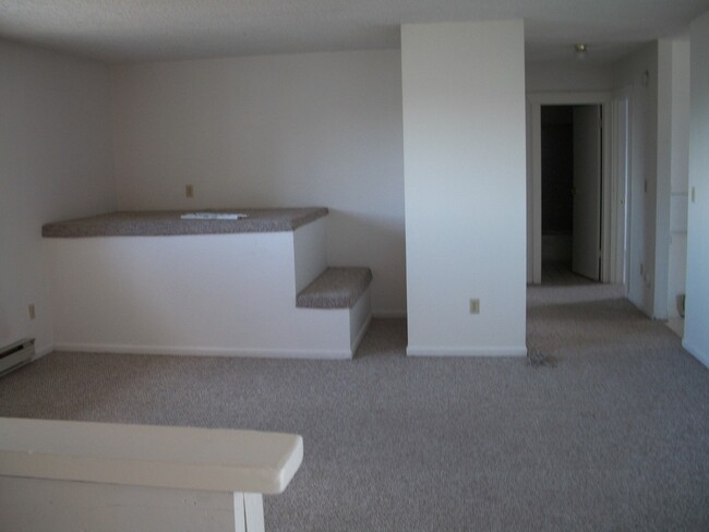 Foto del edificio - 2 Bedroom 1 Bath Duplex - UPSTAIRS UNIT