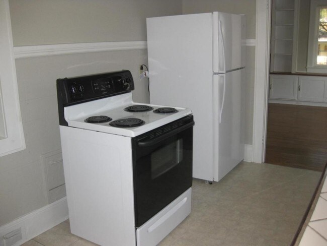 Foto del edificio - 754 Montgomery Ave., Apt. A