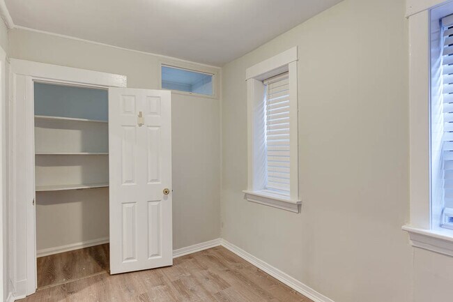 Foto del edificio - 2042 W Armitage Ave