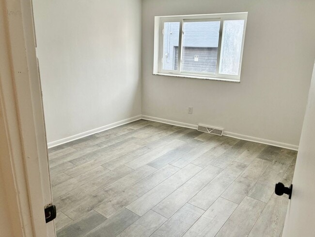 Building Photo - 4632 Friendship Ave