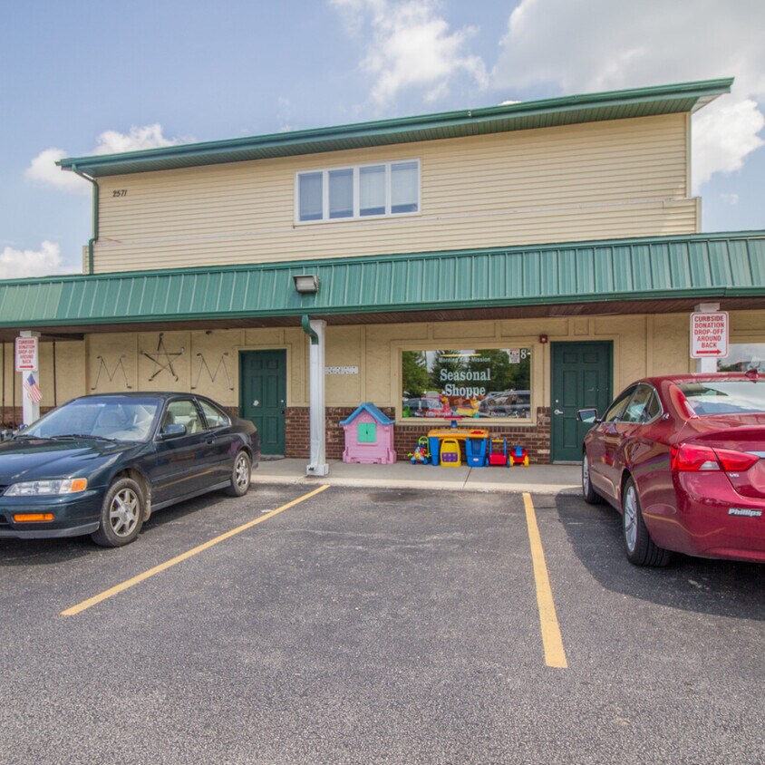 Foto principal - 2751 E Lincoln Hwy