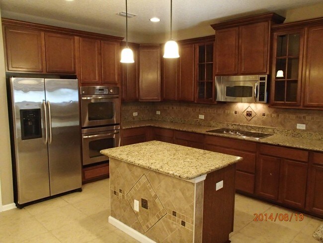 Foto del edificio - Beautiful 6 Bedroom Home