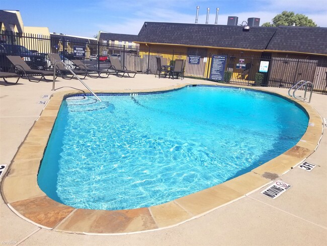 Building Photo - 2 br, 1 bath  - Fleetwood Apartments B1