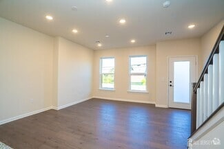 Building Photo - 410 Jessie Pl