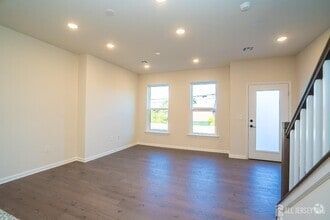 Building Photo - 410 Jessie Pl