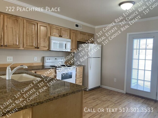 Building Photo - Updated 2-BDR 1-BTH Apartment - Fireplace ...