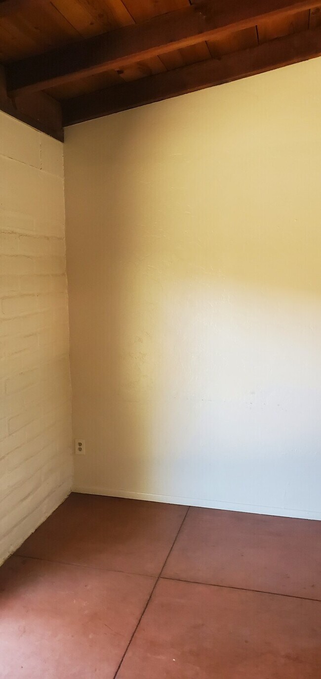 Foto del edificio - 1325 E Allen Rd