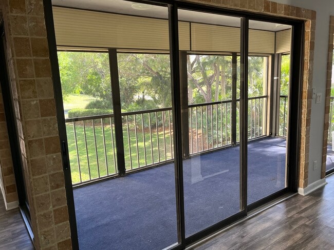 Building Photo - 3930 SW Greenwood Way