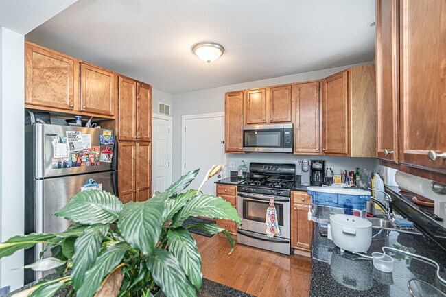 Building Photo - 7363 N Damen Ave