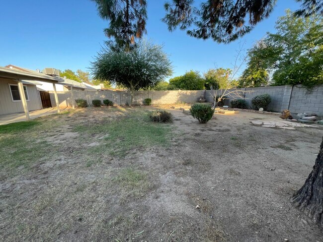 Building Photo - 4713 W Villa Maria Dr