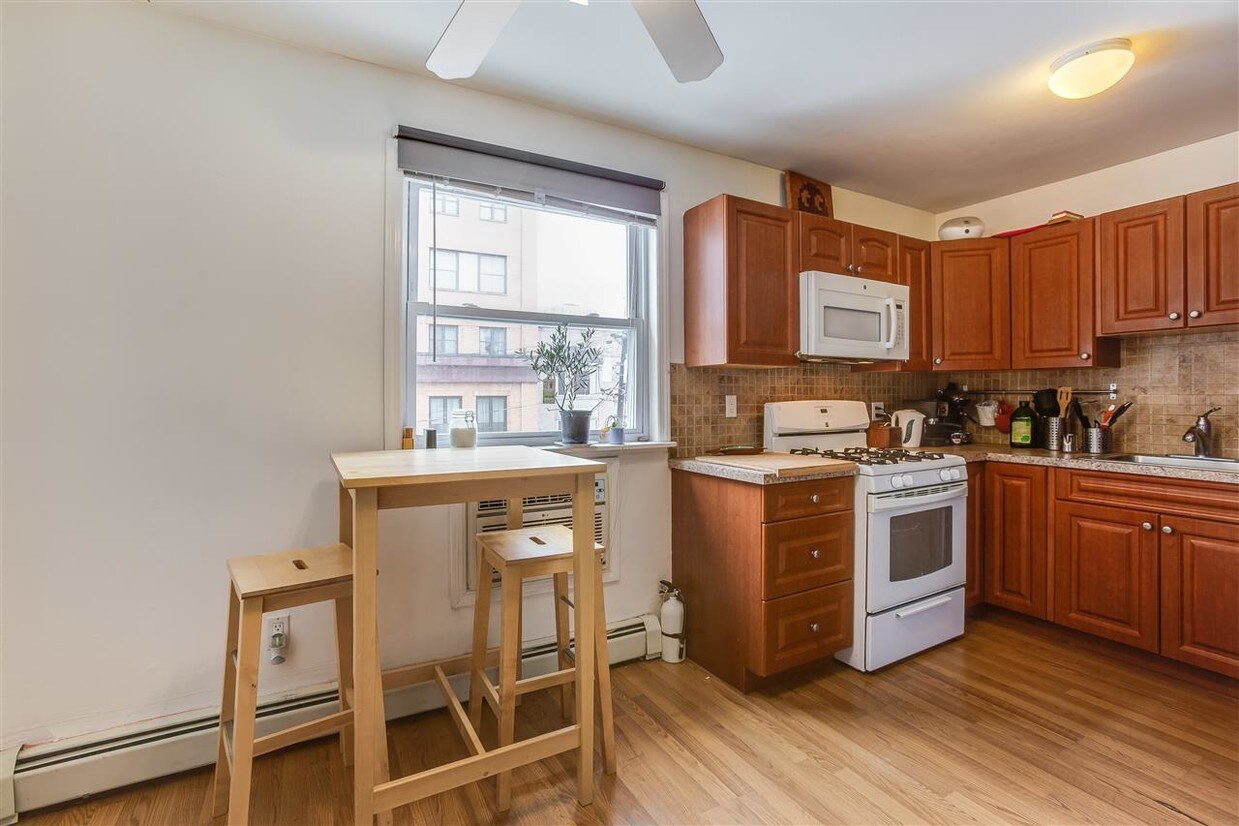 Primary Photo - 3605 Park Ave