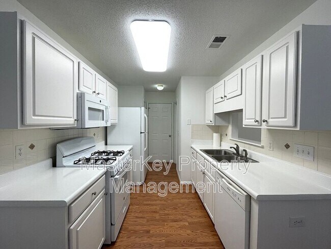 Foto del edificio - 5612 Sorrell Crossing Dr