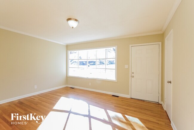 Building Photo - 8 Spruce Pine Dr