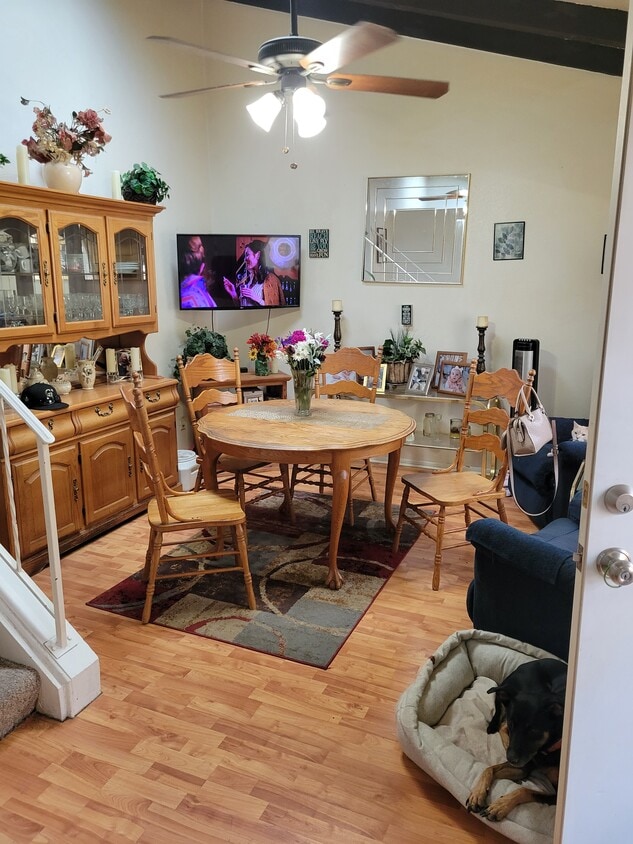 3 Bdrm Tri-Level, 2 up 1 Down Kitchen/ Dining Room on main Level - 995 S Miller Way