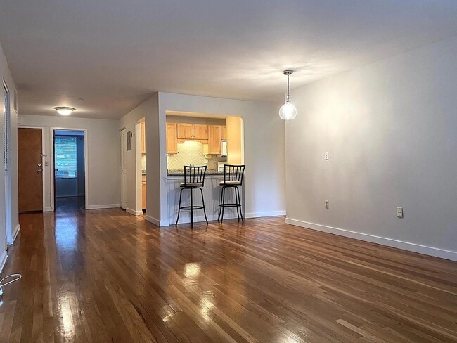 Foto del edificio - 160 Fairfield Woods Rd