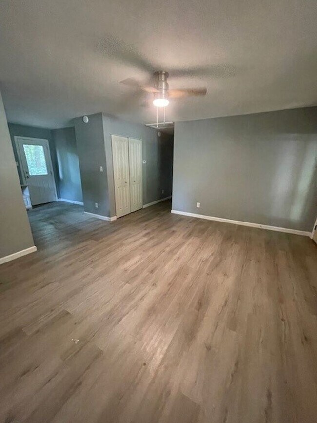 Foto del edificio - 9423 Lodgepole Pl