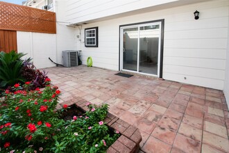 Building Photo - 8868 Kempwood Dr Building Photo - 8868 Kempwood Dr